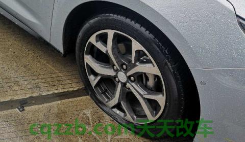 车胎爆了(车爆胎了可以找保险公司吗)  第3张