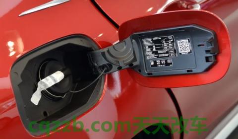 闲谈一下：c260l油箱加满能加多少升(c260l油箱使用的注意事项)  第2张