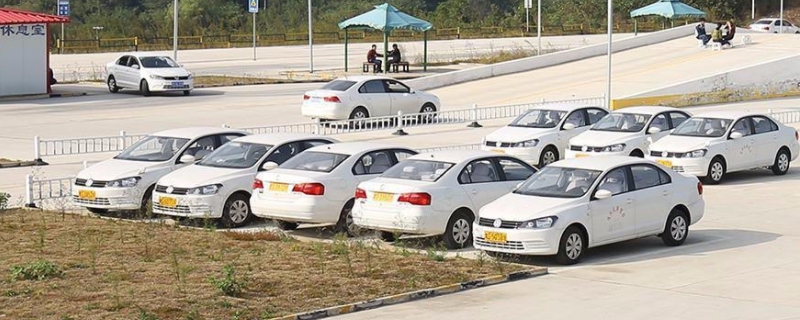 c1和c2哪个拿证快(c1驾驶证在哪里报考)