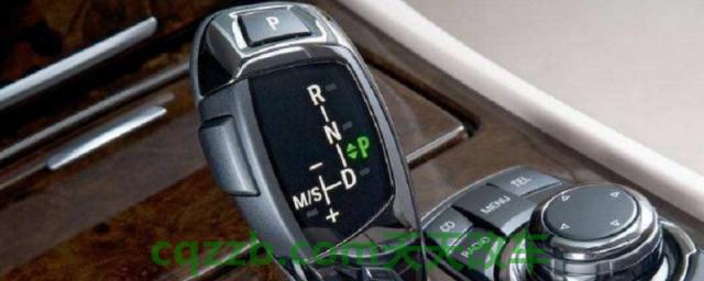 自动挡停车先拉手刹还是先挂P档(什么是自动挡)  第1张