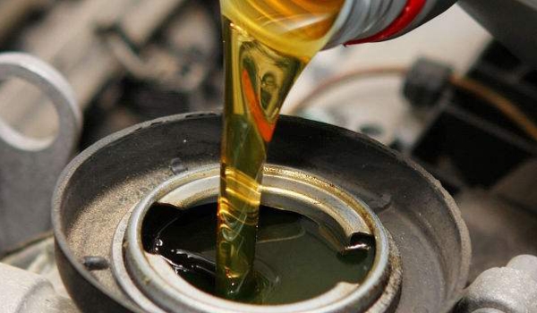 分享：机油更换提醒一定要马上换吗(车辆多久更换一次机油)  第3张