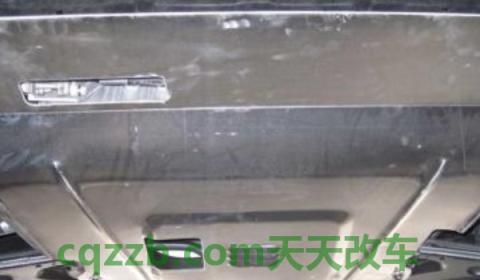 汽车底盘塑料有一块垂下来了(发动机护板的作用)  第3张