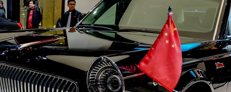 私家车两边能插红旗吗(机动车辆改装颜色需要办理备案登记手续吗)