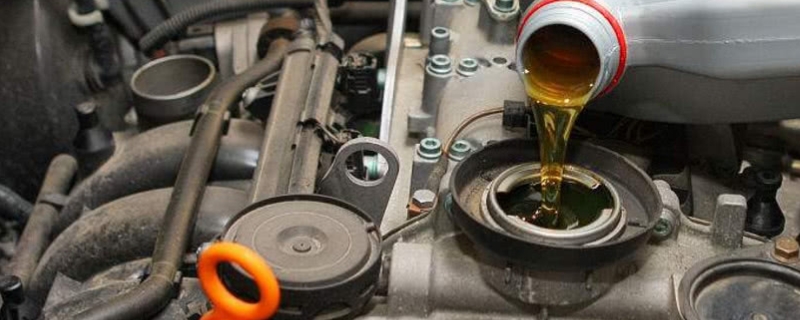 解惑一下：发动机油多久换一次(发动机机油更换的频率)