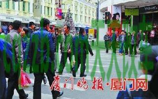 汽车分享:厦门严抓闯红灯者 厦门一女子考驾照屡遭教练非礼 第3张