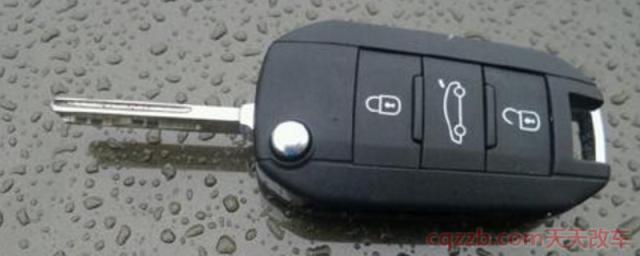 新车钥匙电池一年就没电了(遥控钥匙电池需要到哪里更换)