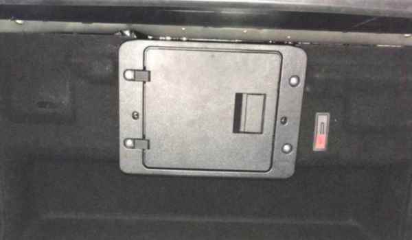 车载冰箱夏天放在车里安全吗(改装车载冰箱需要注意什么)  第3张