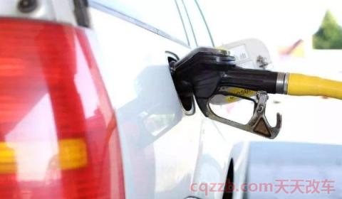 加油能在车里玩手机吗(车辆加油要注意什么)  第2张