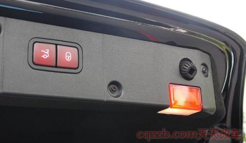 后备箱照明灯不亮了怎么检修(后备箱的灯光怎样控制)  第2张