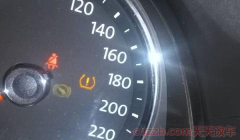 车表上有个感叹号(车辆仪表盘上的故障灯是什么意思)  第2张