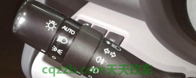 分析一下：自动大灯的传感器一般在什么位置(自动拉灯可以不使用吗)