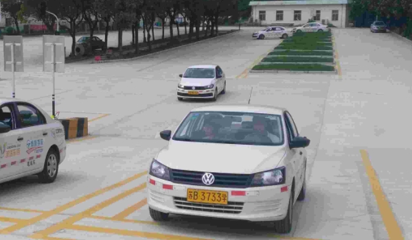 半坡定点离合不踩死能停吗(半坡定点是科目几的项目)  第3张