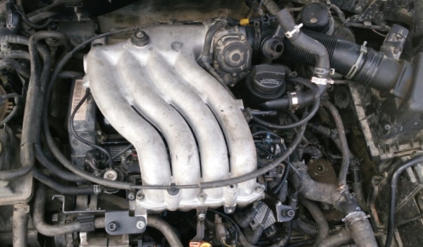 换气门室盖垫算大修吗(车辆发动机维修需要去哪里)  第3张