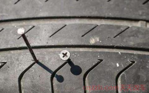 轮胎扎钉子没漏气要补胎吗(轮胎扎上钉子的正确做法) 第2张