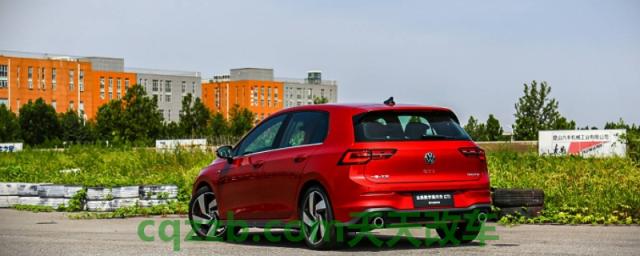 汽车左低右高1cm正常吗(车辆减震器在质保范围内吗)