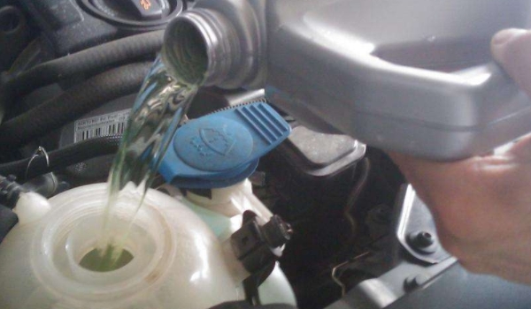 揭秘一下：货车水温不高水箱反水(更换防冻液可以去哪里)  第2张