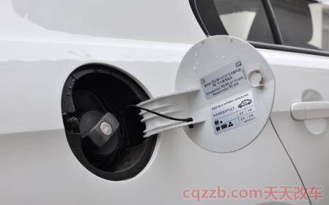 汽车加油盖开哪个按钮(机械钥匙打开方式)  第3张