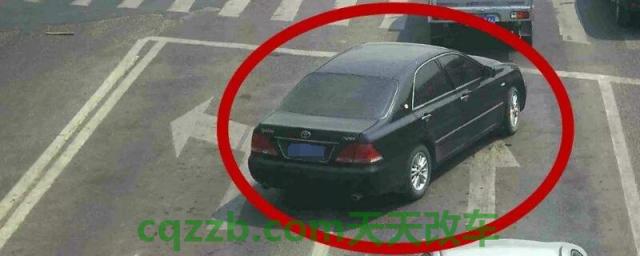 变道不及时前轮压白线(压白线的处罚标准)