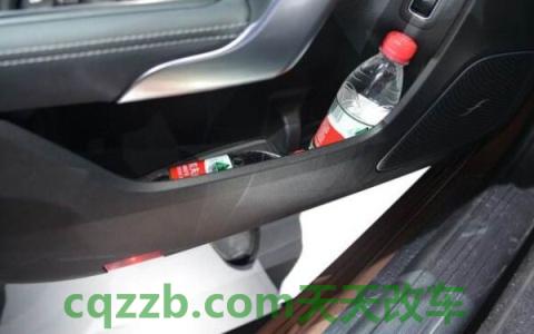 奔驰A级后备箱尺寸大小(奔驰A级储物空间)  第2张