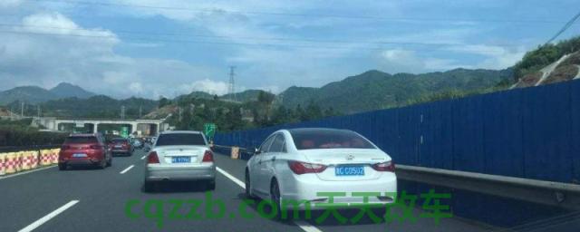 高速上不小心压到应急车道线(应急车道的作用)