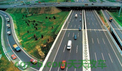 闲谈一下：高速上能不能一直开远光灯(高速公路出现的违章违法行为怎么处理)  第3张