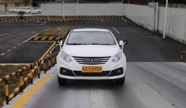 说说:科二考五次不过需要重新交费吗(机动车驾驶证科目二有几个项目) 第2张