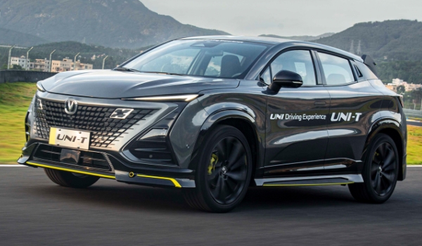 蓝鲸发动机是哪个厂家生产的(长安UNI-T的车身尺寸数据是什么)  第2张