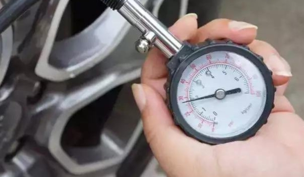 小车胎压一般是多少是正常的(车辆轮胎多久更换一次)  第2张