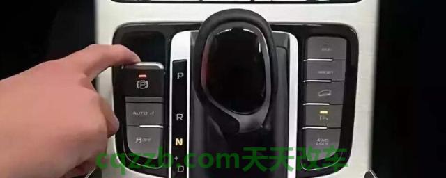 自动挡车手刹怎么解除()