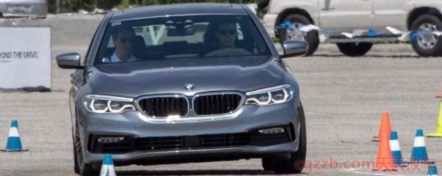 行驶中方向跑偏是什么原因(汽车跑偏的危害) 第1张