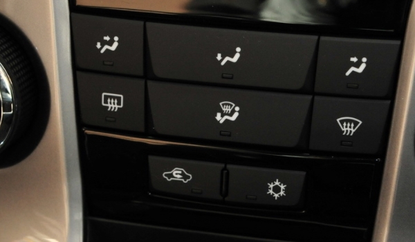 REAR是什么功能(后风挡除霜功能开启车辆需要启动吗)  第2张