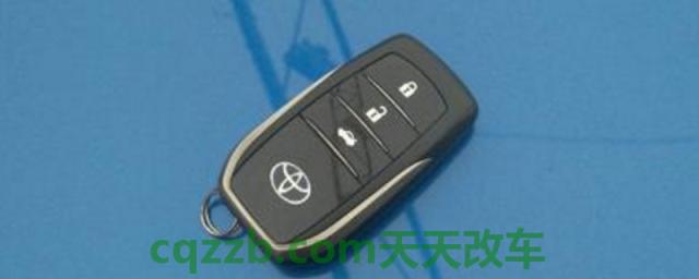 卡罗拉双擎钥匙怎么换电池(卡罗拉双擎的车身尺寸数据是什么)  第1张