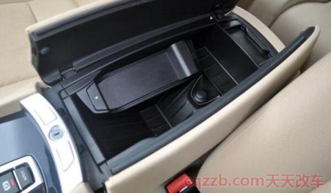 宝马扶手箱里的座充怎么用(宝马扶手箱里的插头的作用) 第2张