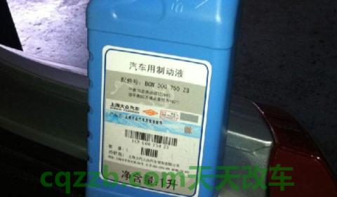 讲讲：汽车刹车在哪个位置(机动车辆刹车油多久更换一次)  第3张