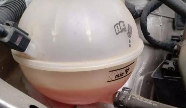 防冻液10年了还能用吗(车辆防冻液可以混加吗)  第2张