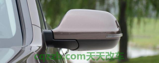 电动后视镜折叠一个快一个慢(车辆后视镜的加热功能如何使用)  第1张