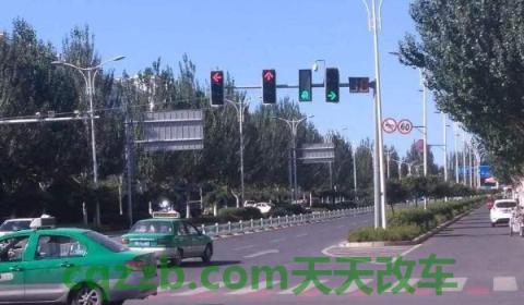 掉头要不要等左转绿灯(车辆路口掉头需要注意什么)  第3张