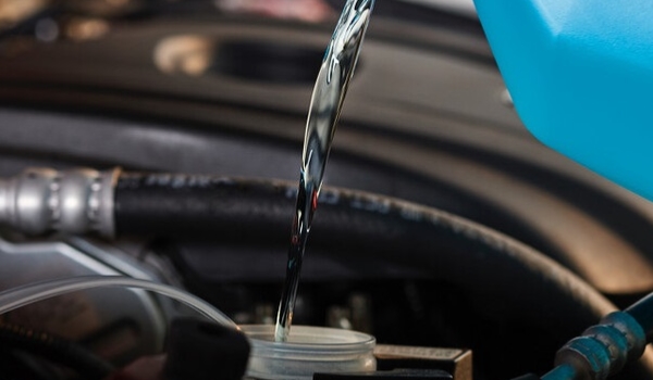 水温灯一闪一闪还能开多久(车辆防冻液多久更换一次)  第2张