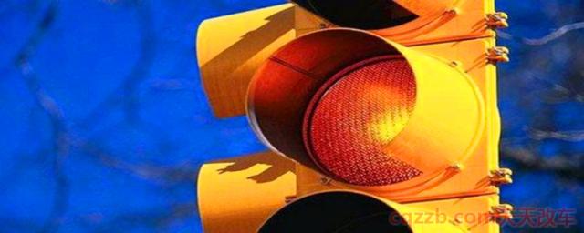 黄灯提示3秒能过吗(闯黄灯算不算违章) 第1张