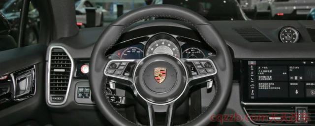 中控上面有个圆表的车(保时捷卡宴车辆价格)  第1张