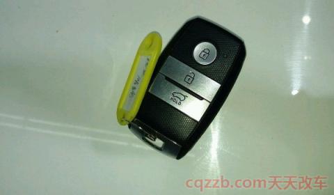 车没熄火自动上锁人在外面(备用钥匙应该放在哪里)  第2张