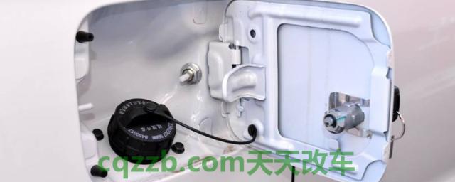 了解一下：五菱宏光v油箱容积多少升(五菱宏光v 的生产厂商是哪里)