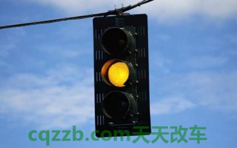 黄灯一直闪还拍违章吗(交通信号灯规则)  第2张
