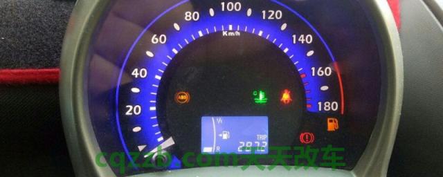 手刹放下去了灯还亮(车辆手刹的作用)  第1张