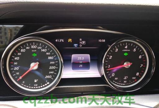 关于汽车：奔驰e300殊享版有什么区别 奔驰e300首保多少公里(奔驰e300新车保险多少钱)  第2张