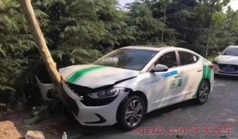 自己倒车把后备箱撞了怎么办(买哪种保险为自己撞车负责)  第3张