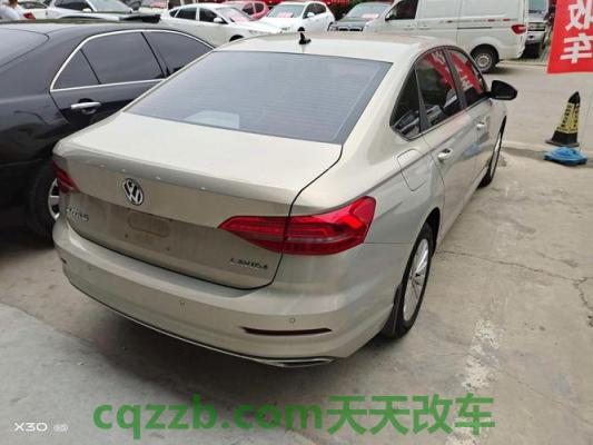 汽车有关：大众朗逸一公里耗油多少钱 大众朗逸有几种颜色的  第2张