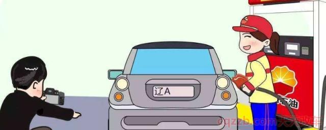 加油能在车里玩手机吗(车辆加油要注意什么)  第1张
