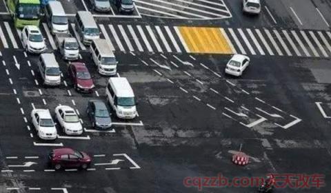 拐弯让直行的交通规则(车辆过路口应该怎样行驶) 第3张