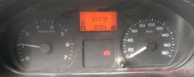 五菱之光最后一格油闪(机动车辆加油的注意事项)